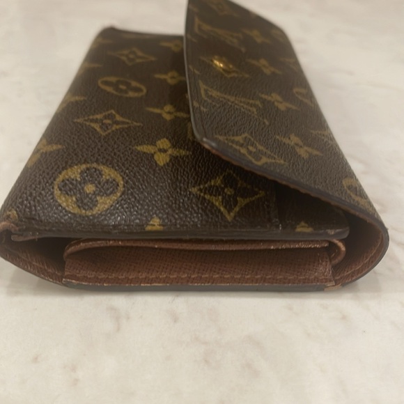 Louis Vuitton Monogram Wallet - Picture 15 of 16